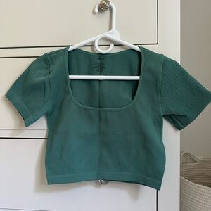 Ardene M ribbed green crop top NWOT